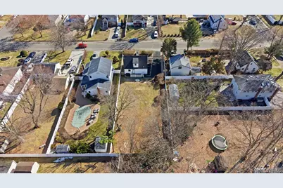 7 E Lakeland Street, Bay Shore, NY 11706 - Photo 3