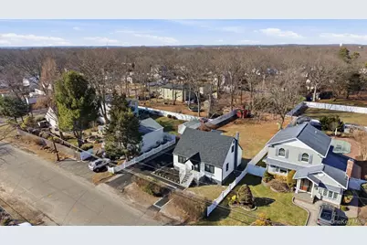 7 E Lakeland Street, Bay Shore, NY 11706 - Photo 5