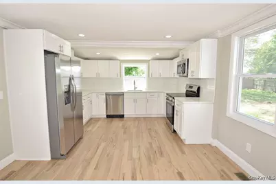 7600 Main Road, East Marion, NY 11939 - Photo 19