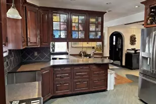 3 Crestwood Pl, Great Neck, NY 11024 - Photo 9