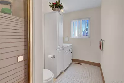 49 Dolphin Lane E, Copiague, NY 11726 - Photo 31