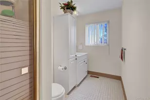 49 Dolphin Ln E, Copiague, NY 11726 - Photo 31