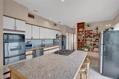 49 Dolphin Lane E, Copiague, NY 11726 - Photo 21