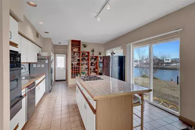 49 Dolphin Lane E, Copiague, NY 11726 - Photo 19