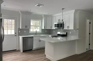 70 Crestwood Dr, Shirley, NY 11967 - Photo 11