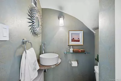 39 Barkers Point Road, Sands Point, NY 11050 - Photo 15