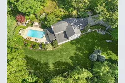 39 Barkers Point Road, Sands Point, NY 11050 - Photo 3