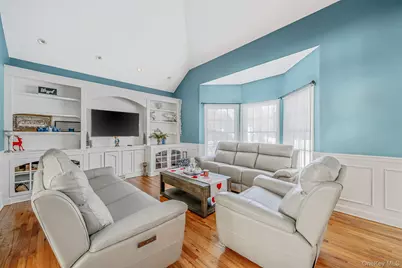 10 Ashley Loop, Northport, NY 11768 - Photo 11