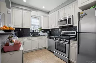 2932 Baisley Ave, Bronx, NY 10461 - Photo 15