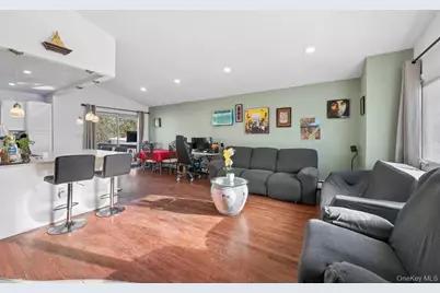 253 W 20th Street, Deer Park, NY 11729 - Photo 3