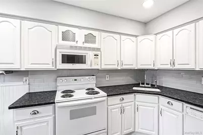 219 Farber Drive #219, West Babylon, NY 11704 - Photo 5