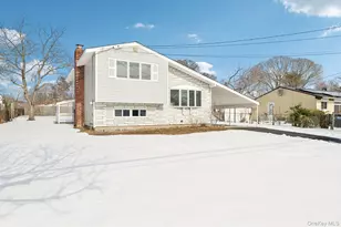 17 Laurie Rd, Brentwood, NY 11717 - Photo 3