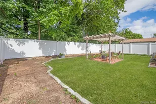 430 Staples St, Farmingdale, NY 11735 - Photo 25