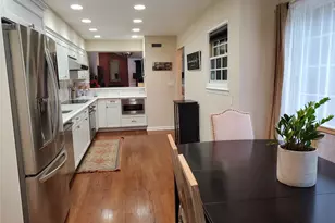 91 Duck Pond Dr, Manhasset, NY 11030 - Photo 3