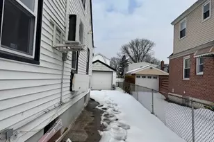 516 N 1st St, New Hyde Park, NY 11040 - Photo 3