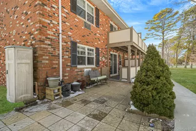 14 Glen Hollow Drive #E2, Holtsville, NY 11742 - Photo 7