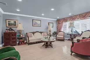 1083 Northgate Ct, Uniondale, NY 11553 - Photo 5