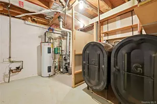 10 Woodhull Rd, East Setauket, NY 11733 - Photo 37