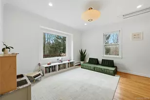 10 Woodhull Rd, East Setauket, NY 11733 - Photo 9