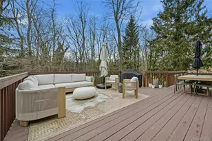 10 Woodhull Rd, East Setauket, NY 11733 - Photo 21