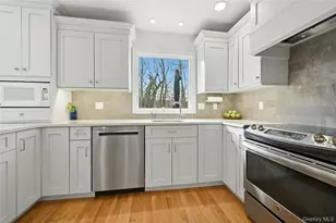 10 Woodhull Rd, East Setauket, NY 11733 - Photo 13