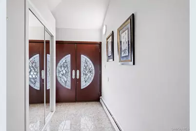 11 W Hitchcock Avenue, Floral Park, NY 11001 - Photo 15