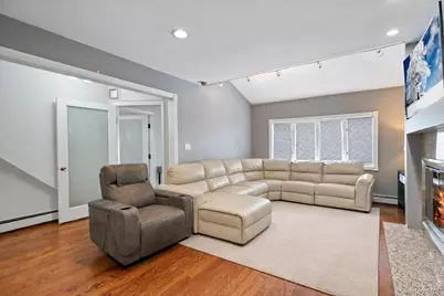 11 W Hitchcock Avenue, Floral Park, NY 11001 - Photo 9