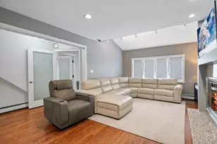 11 W Hitchcock Ave, Floral Park, NY 11001 - Photo 9