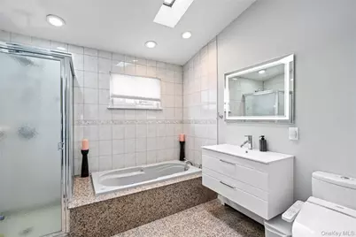 11 W Hitchcock Avenue, Floral Park, NY 11001 - Photo 7