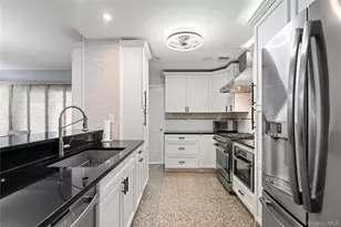 11 W Hitchcock Ave, Floral Park, NY 11001 - Photo 5