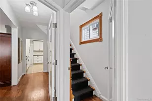 11 W Hitchcock Ave, Floral Park, NY 11001 - Photo 17