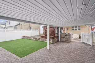 11 W Hitchcock Ave, Floral Park, NY 11001 - Photo 31