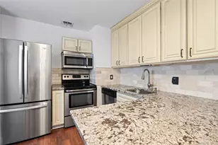 11 W Hitchcock Ave, Floral Park, NY 11001 - Photo 19