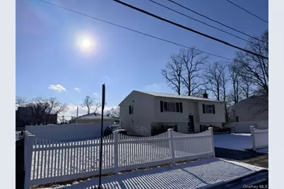 294 40th Street, Copiague, NY 11726 - Photo 3