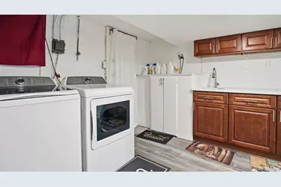 8 Myrtle Avenue, Brentwood, NY 11717 - Photo 13