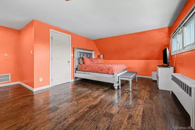 16 Starlight Lane, Levittown, NY 11756 - Photo 15