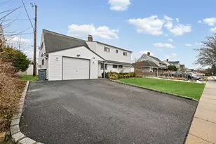 16 Starlight Ln, Levittown, NY 11756 - Photo 3