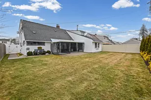 16 Starlight Ln, Levittown, NY 11756 - Photo 5