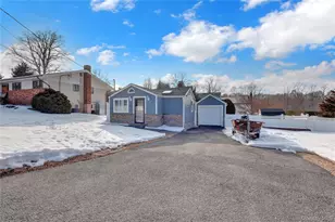 16 Magnolia Dr, Kings Park, NY 11754 - Photo 3