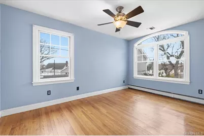 234 S Pershing Avenue, Bethpage, NY 11714 - Photo 17