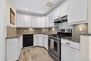 148 Malts Ave, West Islip, NY 11795 - Photo 7