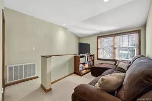 148 Malts Ave, West Islip, NY 11795 - Photo 21