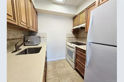 142 Main Street #3D, Mineola, NY 11501 - Photo 3