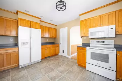 13 Robert Road, Poughkeepsie, NY 12603 - Photo 5