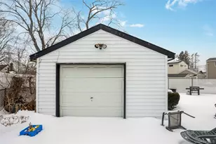 8 Carman's Ct, Farmingdale, NY 11735 - Photo 23