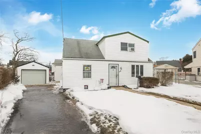 8 Carmans Court, Farmingdale, NY 11735 - Photo 3