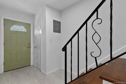 28 Elissa Lane #TOP, Yonkers, NY 10710 - Photo 5