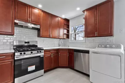 28 Elissa Lane #TOP, Yonkers, NY 10710 - Photo 11