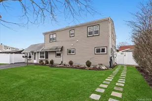 30 Echo Ln, Levittown, NY 11756 - Photo 3