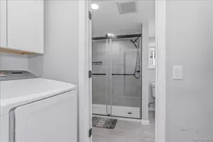 30 Echo Ln, Levittown, NY 11756 - Photo 19